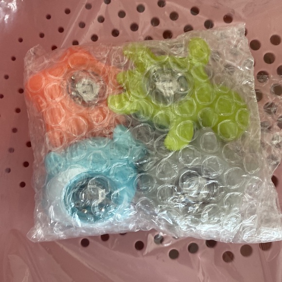 Baby Bath Seat Pink Whale With Four Assorted Toys - Homaisson Pink 6M+ - Picture 4 of 7